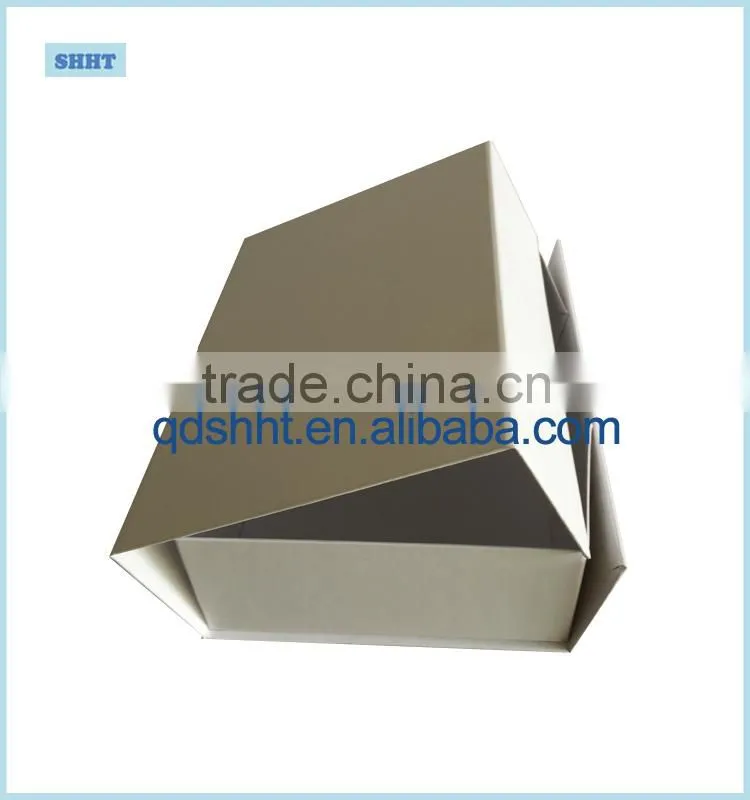 folding packaging box with megnet closure and customized design