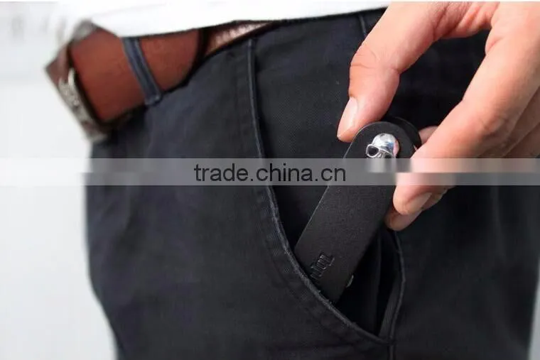 Multifunctional storage keychain with Skeleton Screws and high quality leather