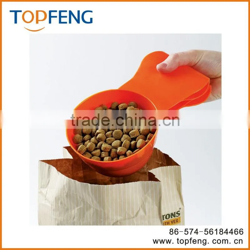 Measures food scoop / Scoop N' Clip/pet food bag clip
