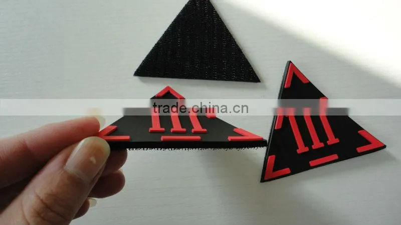 2016 China custom 3d PVC rubber labels embossed rubber patch with hook backing