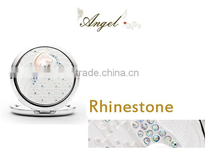 Round compact mirror fully covered with crystals on the top