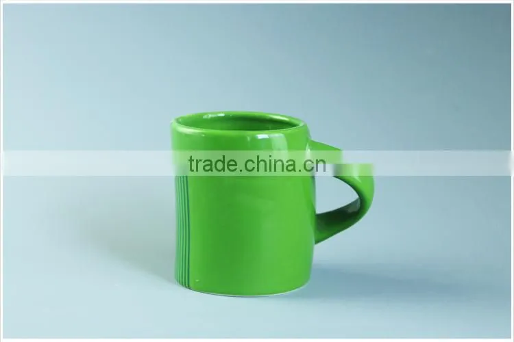 wholesale red&green Ceramic Porcelain printed cup with football pattern
