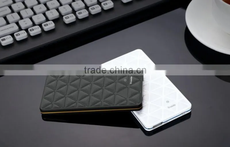 Shenzhen Hot selling 3000mAh rechargeable smart mini power bank for mobiles