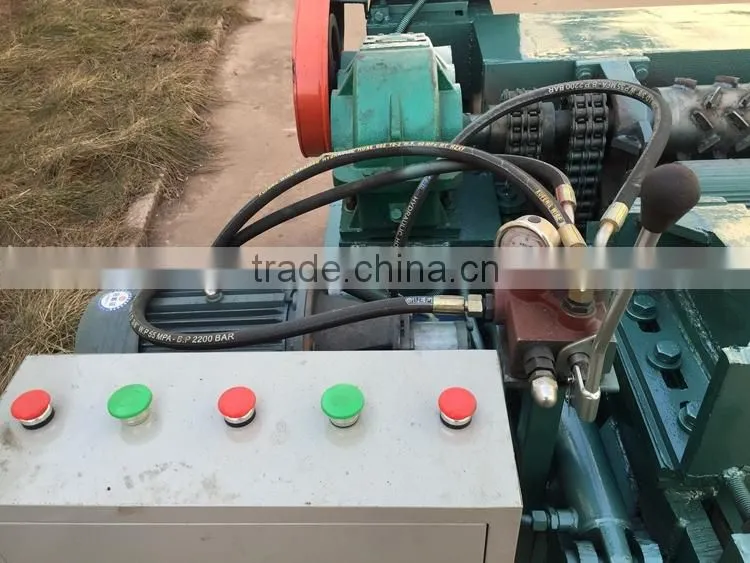 Hydraulic log barking and rounding machine for plywood factory