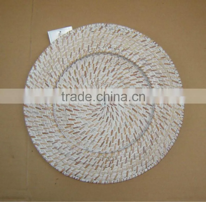 Green rattan plates for restaunrant