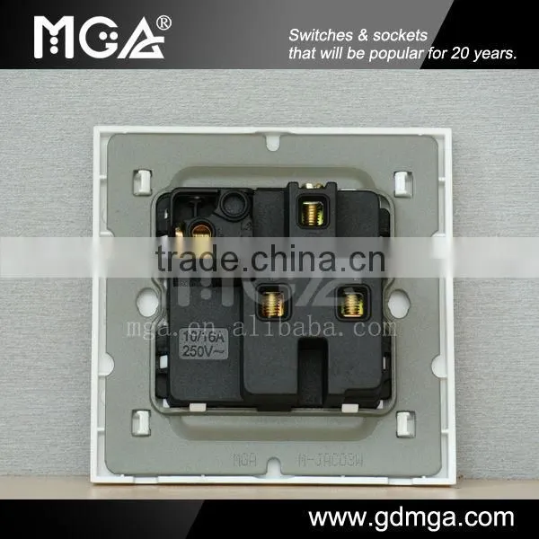 16A switched universal electric socket