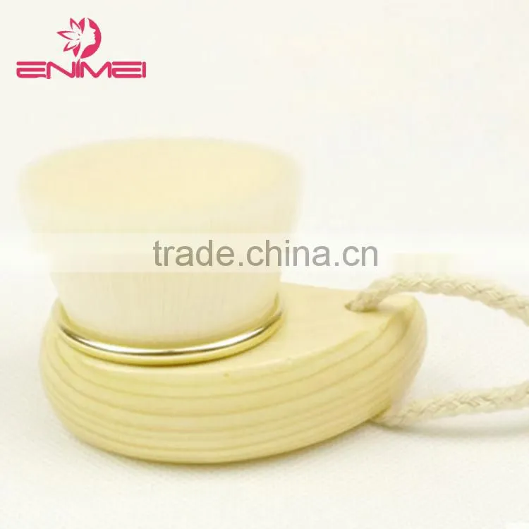 Hot sale comma shape facial cleansing brush with woodden handle wholesale