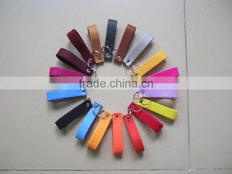 #14051136 China factory directly selling eco-friendly craft keychain made of felt material
