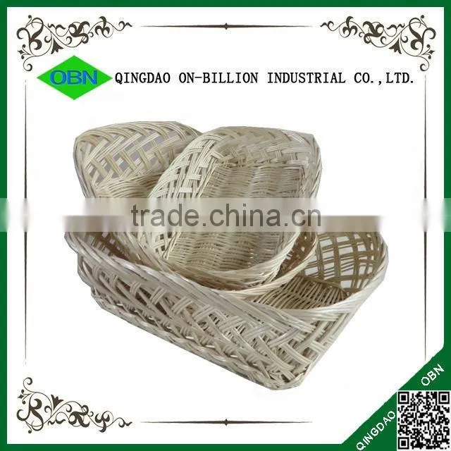 Natural wicker heated bread basket
