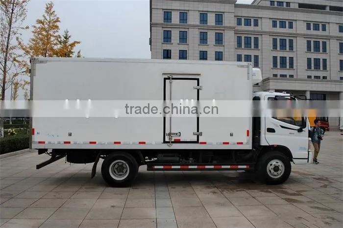 NEW dongfeng refrigerated truck /5 tons refrigeration truck/refrigerator truck