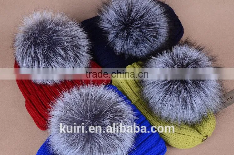 Hot selling beanie hat with snap and big size silver fox fur ball on top