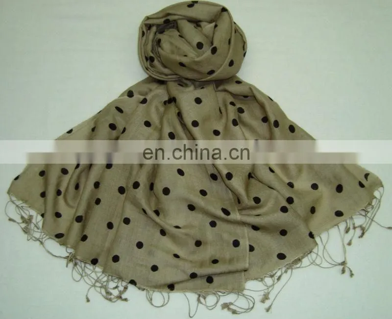 Shawl with dot prints