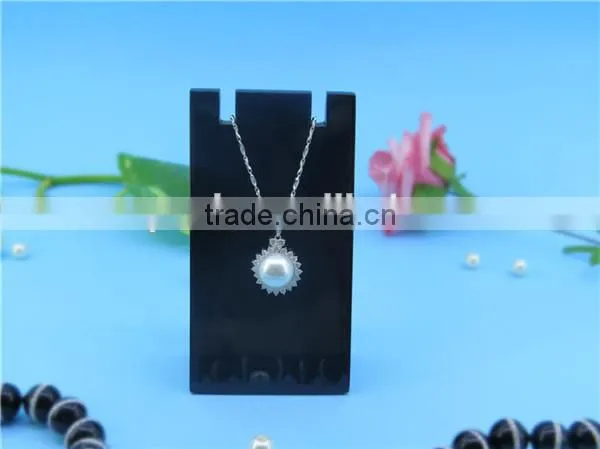 Fashion Exquisite Design Glossy Lacquered Jewelry Wooden Pendant Display Stand Wholesale S956M
