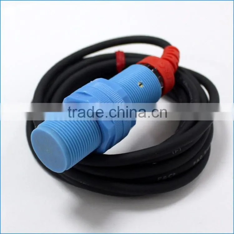 M18 SN10mm capacitive proximity sensor for liquid level detection