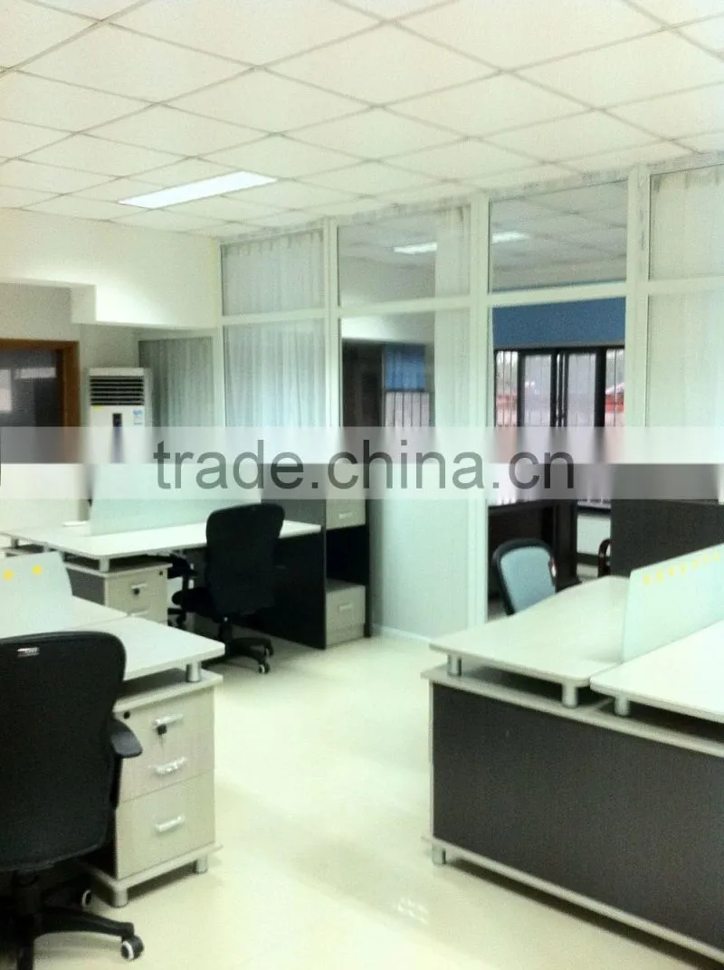 Automatic cosmetic filling machine
