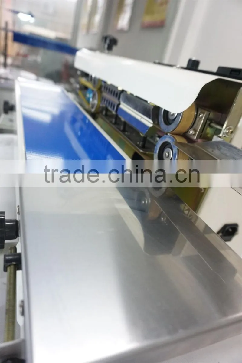 Continuous small plastic bag sealing machine with ink printing