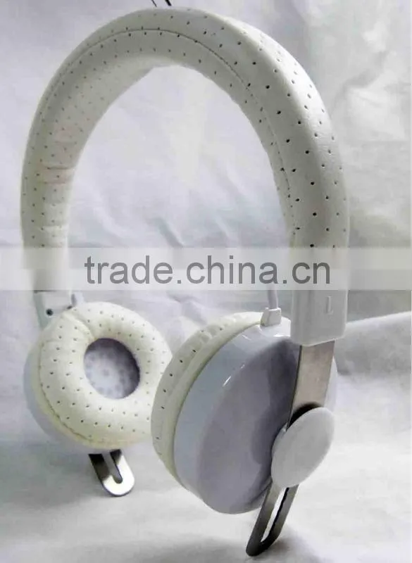 2013 New Wireless Bluetooth Earphone