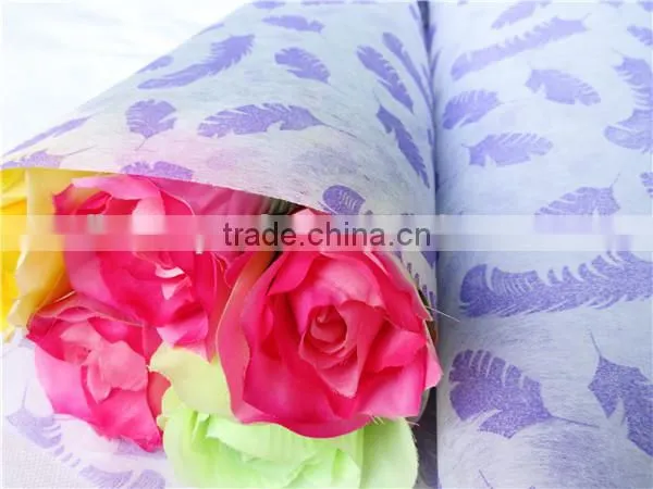 Cloudy style non-woven wrap roll