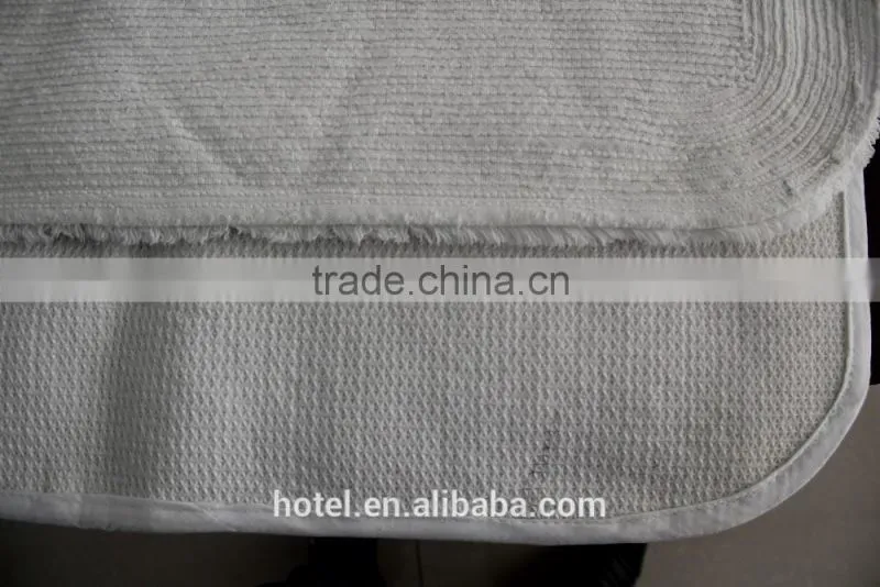 100% cotton bath rug with plush
