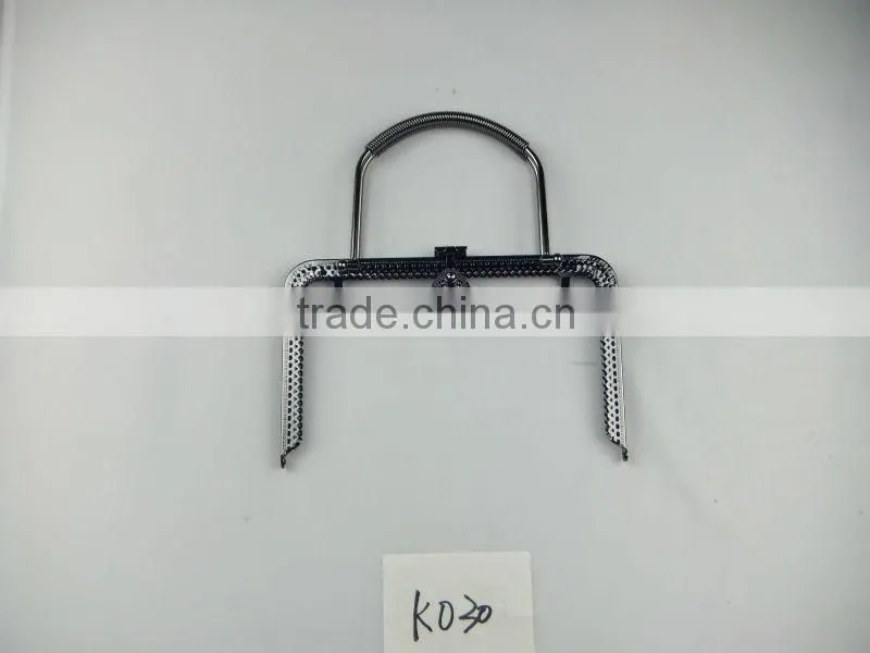 Factory price DIY black chrome kiss lock pinhole handbag frame with handle