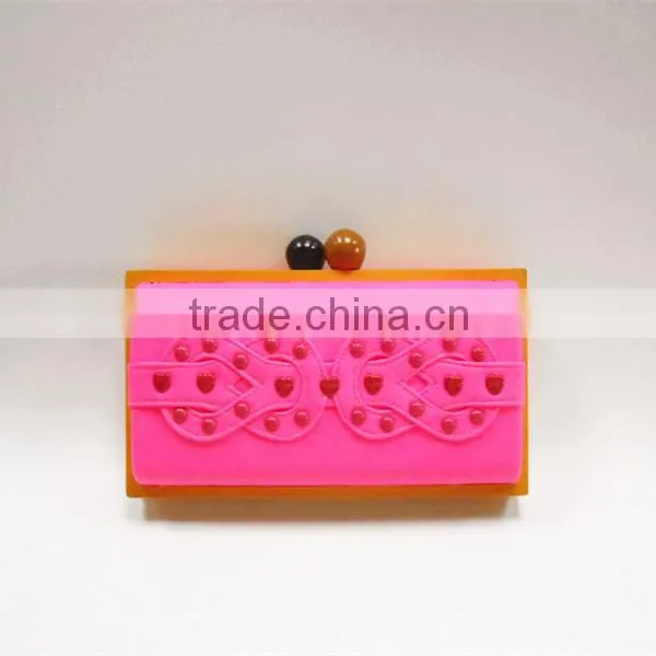 Kiss Lock Wooden hardcase ladies phone Clutches in Pink