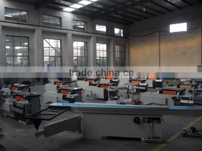 sliding table saw for panel cutting