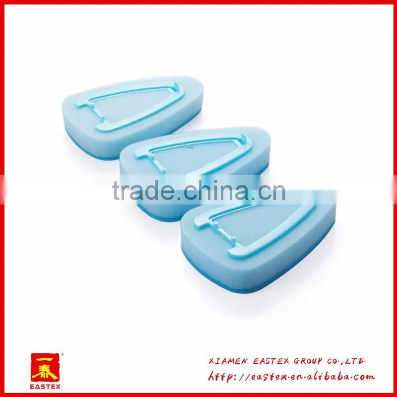 Replaceable triangle sponge brush