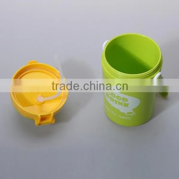 Plastic reusable filtering kids water bottles with a straw