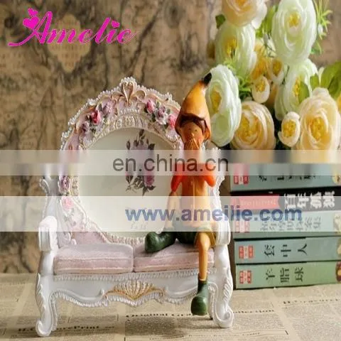 AR148 Wholesale Resin Handicraft European Style Sofa Photo Frame