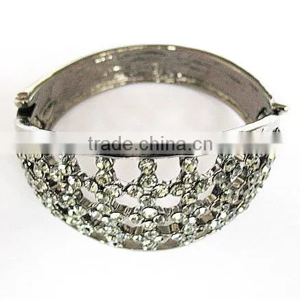 Fashion crystal bangle