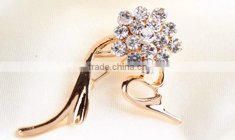 Fashion crystal butterfly brooch