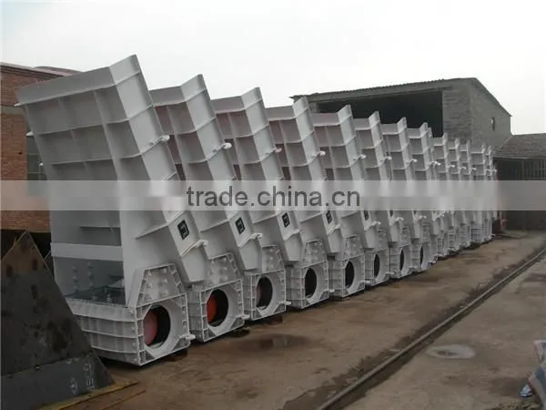 Vibrating feeder mining machine for coal mine