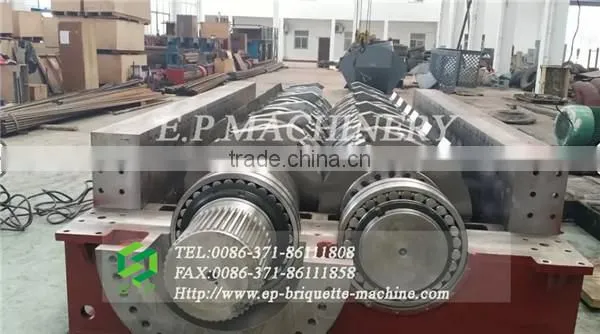 Large size wood pallet shredder machine