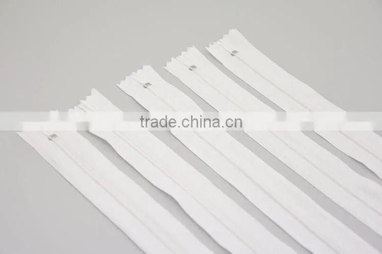 High Quality No.#3 20 cm Auto Lock Close End White Nylon Zipper