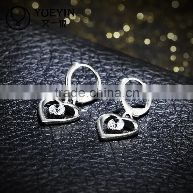 2015 Latest fashion with diamond heart shape sliver plated earrings