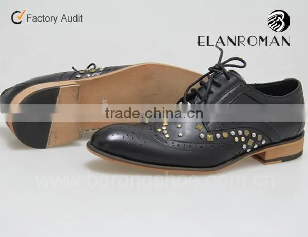 Stylish men Brogue design leather shoes wiht rivet