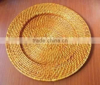 Green rattan plates for restaunrant