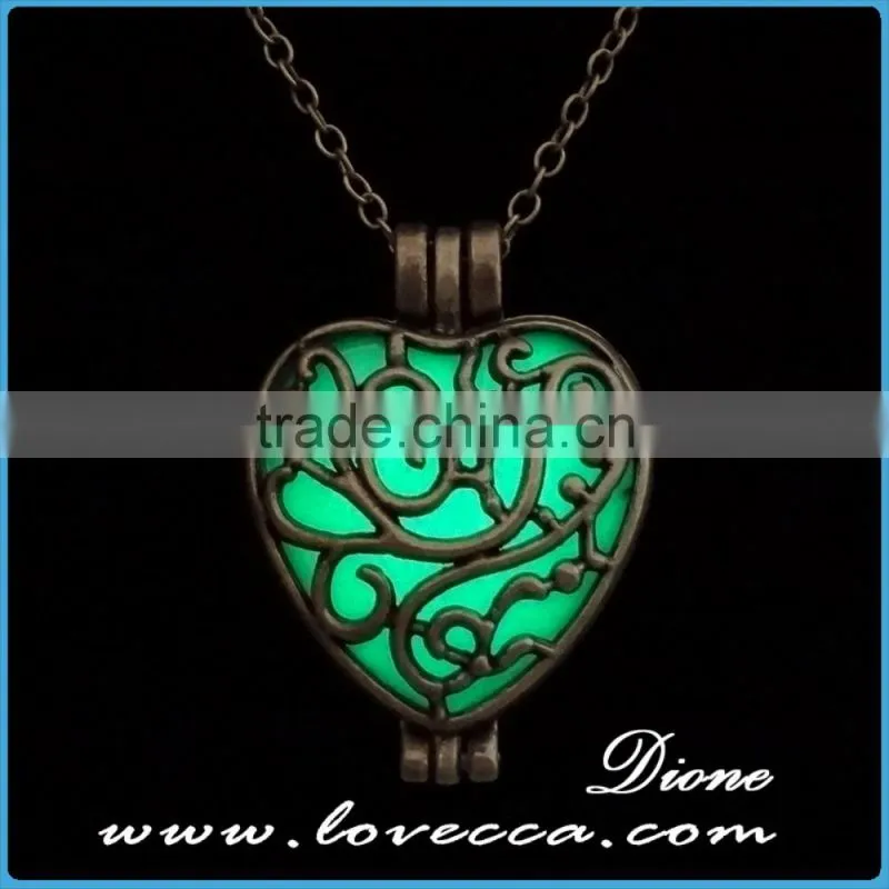 European Hot Sale beautiful glow in the dark necklace heart pendants