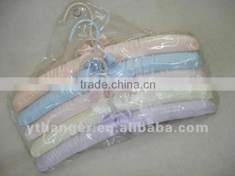 YT-S01 colorful padded satin hanger