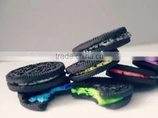 Biscuit sandwiching machine