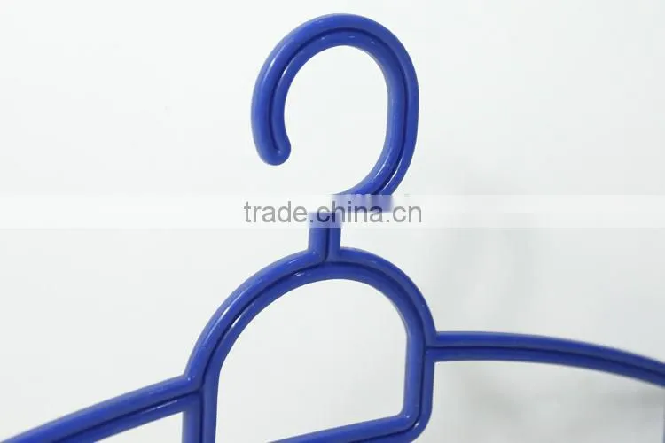 plastic expandable clothes hanger
