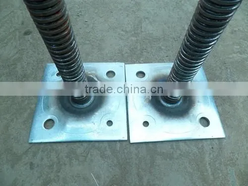 Galvanized universal swivel base jack for scaffoldings