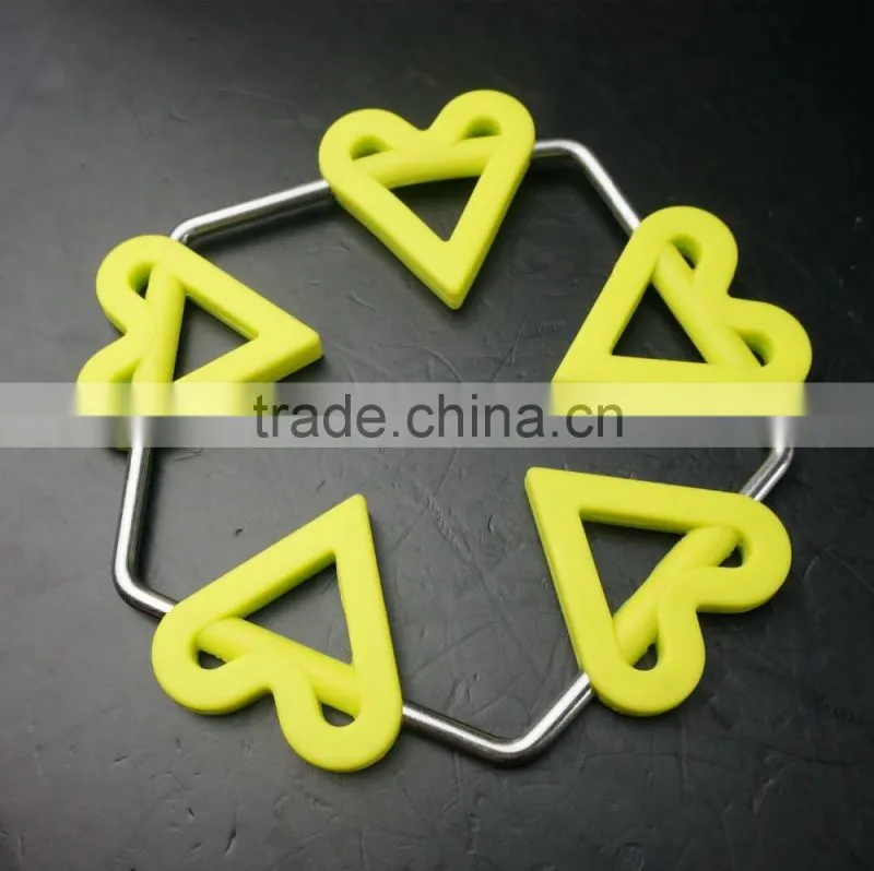 16146 heart shape unti-skidding table silicone mat