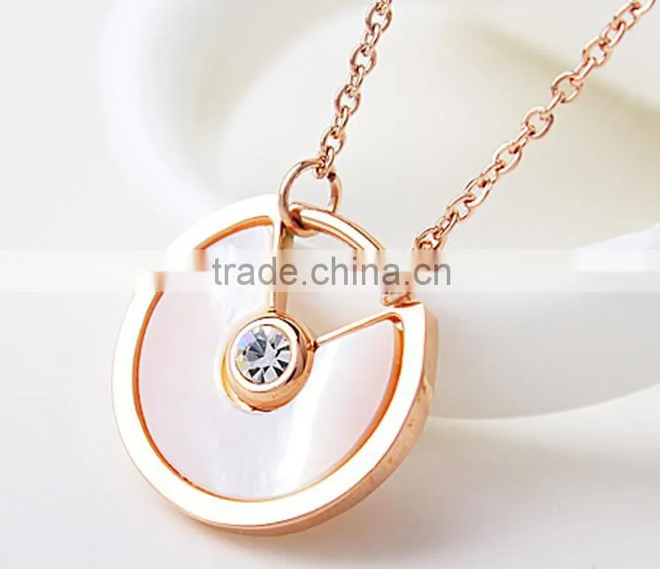 Exquisite Hot Sale Fashion Resin and Pearl Alloy Shell Charm Necklace Stainless steel Jewelry Necklace