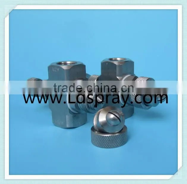 Liquid and air internal mixing flat fan spraying atomizing nozzles