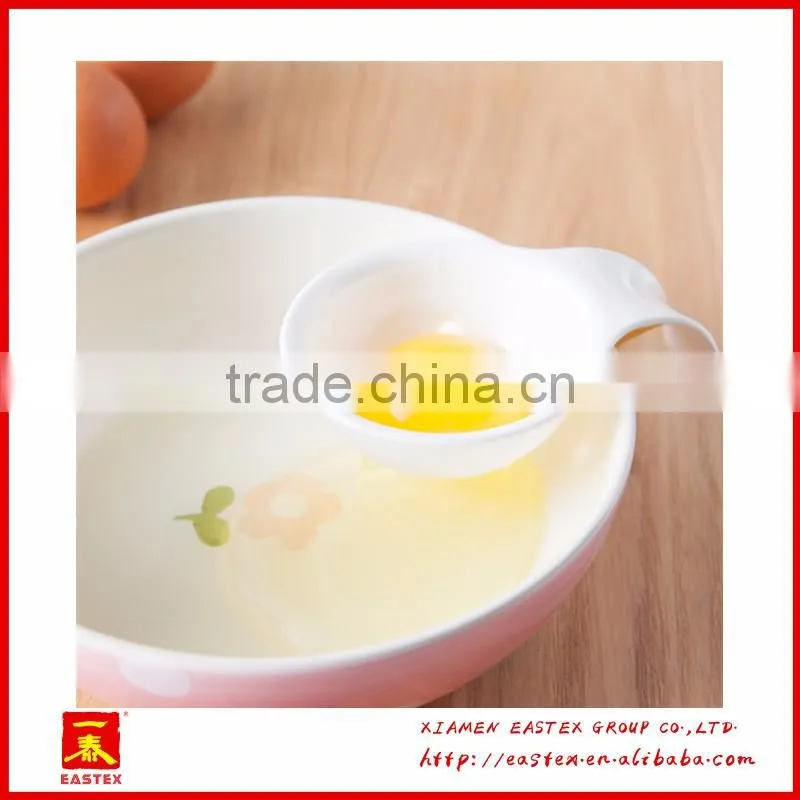 Egg whites and yolk separator
