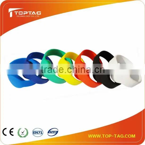 Low price customized Promotional silicone RFID wristbands for festivals