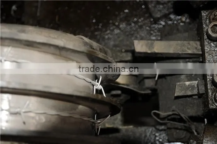 Hot dipped galvanized weight of barbed wire price per roll/barbed wire price