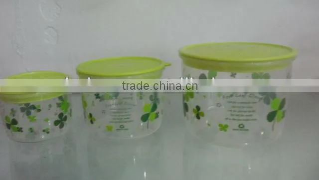 Plastic storage cont ainer
