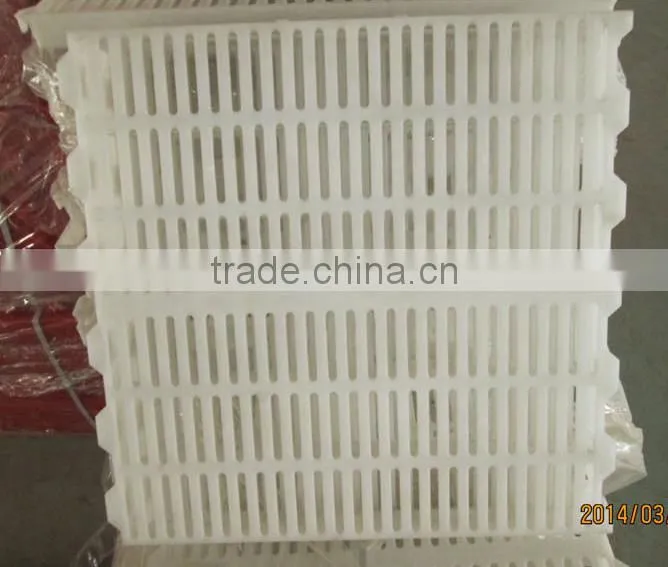 Plastic flooring for pigs